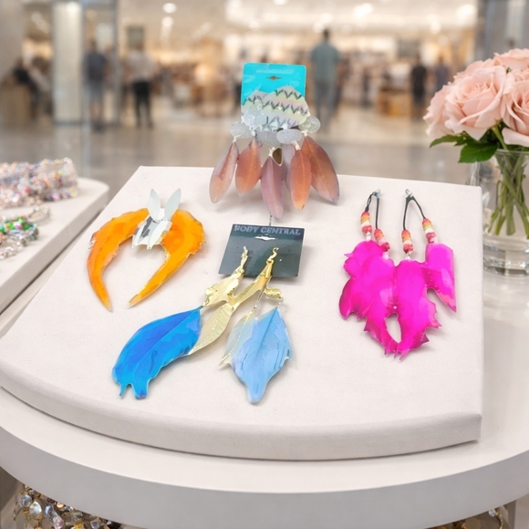 Jewelry - Assortment of feather earrings